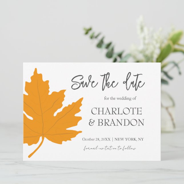 Autum Yelow Maple Leaf Wedding SaveThe Date Einladung (Stehend Vorderseite)