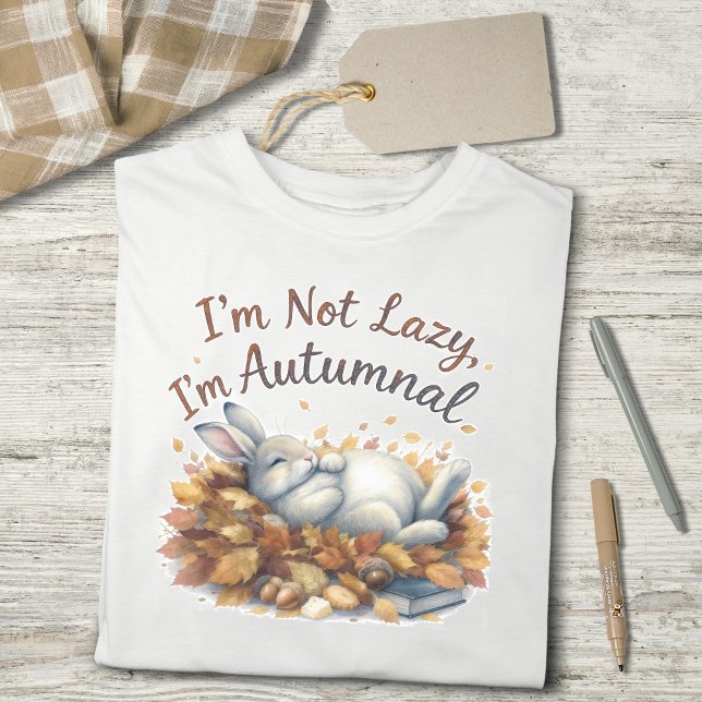 Autumn Bunny in Blätter mit Funny Lazy Zitat Tri-Blend Shirt (Von Creator hochgeladen)