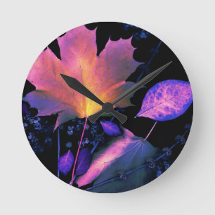 Autumn Leaves in Neon Runde Wanduhr