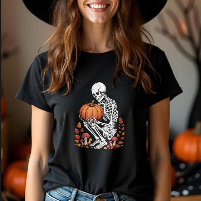 Autumn Love Skeleton Hugging Pumpkin T-Shirt (Von Creator hochgeladen)