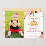 Autumn Pumpkin Baby Birthday mit Kids Foto Einladung<br><div class="desc">Herbst Floral Pumpkin Baby Geburtstag mit Kinder Foto Einladung. (1) Für weitere Anpassungen klicken Sie bitte auf den Link "Weiter anpassen" und verwenden Sie unser Designwerkzeug, um diese Vorlage zu ändern. (2) Wenn Sie Thicker-Papiere / Matte Finish bevorzugen, können Sie den Matte Paper Type auswählen. (3) Wenn Sie Hilfe oder...</div>