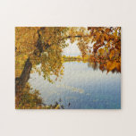 Autumn River Bank Puzzle<br><div class="desc">Gelbe Bäume am Ufer des Flusses</div>