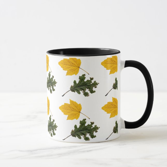 Autumn Symmetry Leaf Pattern Tasse (Rechts)