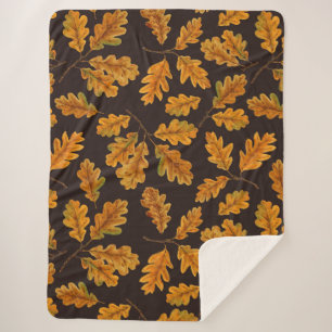 Autumnal Eicheneiche Blätter auf dunkelbraun Sherpadecke