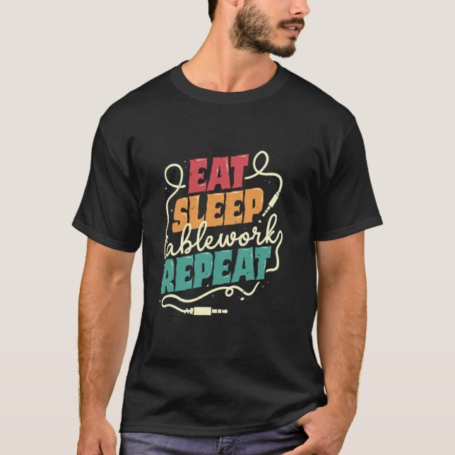 AV-Tech Audio-Visuelle-Technikerin Essen Schlafen  T-Shirt (Vorderseite)