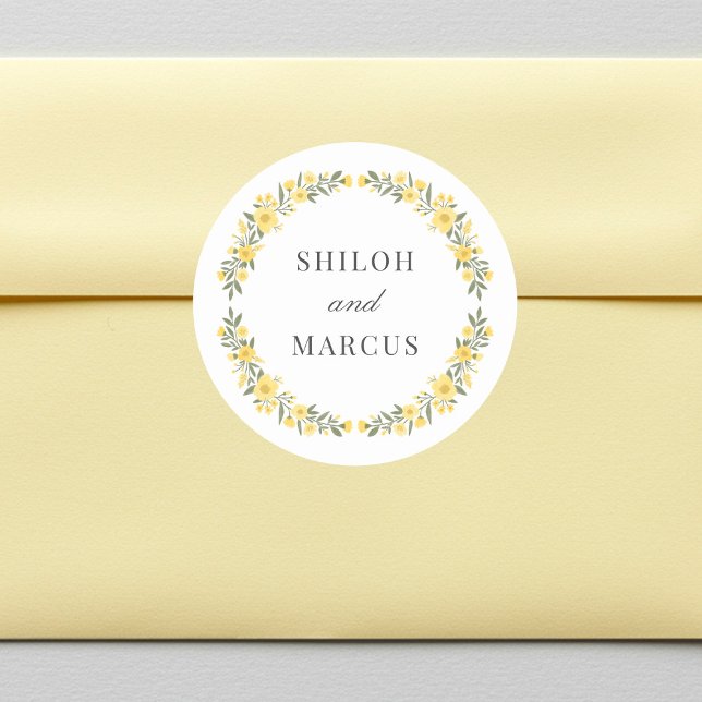 Avalon Yellow Wildblumen Circle Wedding Names Runder Aufkleber (Von Creator hochgeladen)