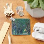Avenue in Schloss Kammer Park bei Gustav Klimt Schlüsselanhänger<br><div class="desc">Die Avenue im Schloss Kammer Park (1912) von Gustav Klimt ist ein Vintages Viktorianisches Kunstsymbolismus der Zeit. Von außen hat man einen Ausblick auf das Schloss am Ende einer langen, von Bäumen gesäumten Straße, die von schönen Frühlingsgärten umgeben ist. Schloss Kammer ist ein Schloss umgeben vom Attersee in Oberösterreich und...</div>