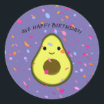 Avo Happy Birthday Funny Avocado Pun Runder Aufkleber<br><div class="desc">Avo glücklicher Geburtstag lustigen Avocado Pun und niedliche kawaii Avocado Aufkleber.</div>
