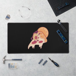 Avocado Surfen auf einer Scheibe Pizza Summer Vers Schreibtischunterlage