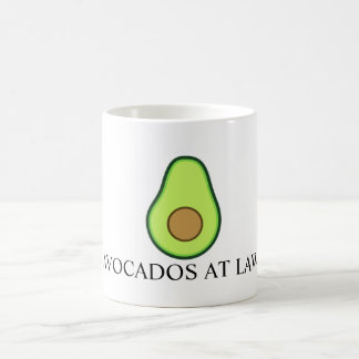 Avocados auf Tasse des Gesetzes (Draufgänger) 