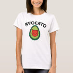 Avocato Cat und Avocado Funny Cat Lover T-Shirt<br><div class="desc">Mit Kätzchen kommt man viel besser aus als mit Menschen. Egal, ob Sie ein Haustier besitzen oder einfach nur Liebe, die diese niedlichen Kätzchen streichelt, Sie sind ein echter Mousine-Bewunderer. Veganer, die diese Steinobst in tropischem Klima anbauen, sind in der Regel katzenfreundlich. Dieses Shirt mit einem Felin in der Avocado-Pflanze...</div>