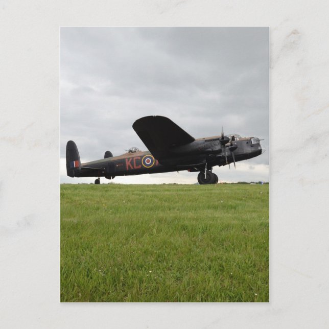Avro Lancaster auf dem Feld Postkarte (Vorderseite)