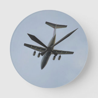 Avro RJ85 Jet im Flug Runde Wanduhr