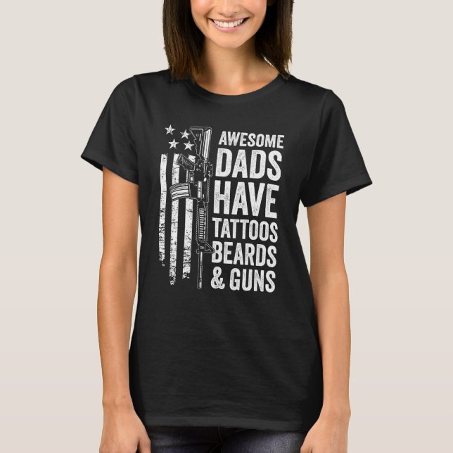 Awesome Dads Have Tattoos Beards & Guns Fathers Da T-Shirt (Vorderseite)