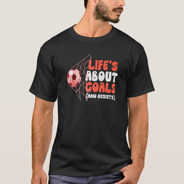 Awesome Soccer   Life's About Goals And Assists T-Shirt (Vorderseite)