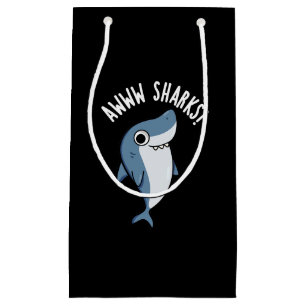 Awww Sharks Funny Animal Pun Dark BG Kleine Geschenktüte