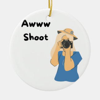 Awww Shoot mit einem Fotografen, der ein Foto auf Keramik Ornament