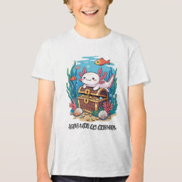Axolotl sitzt stolz auf einer Schatztruhe Tri-Blend Shirt