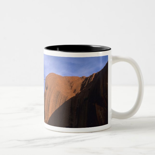 Ayers Rock Uluru im Outback Australien Zweifarbige Tasse (Rechts)