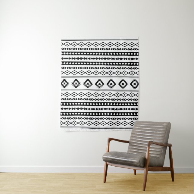Aztec Black on White Mixed Motifs Muster Wandteppich (Beispiel)