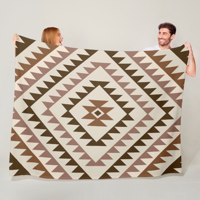 Aztec-Diamantmotiv-Design Braun+Creme Fleecedecke (Beispiel)