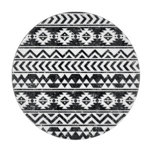 Aztec-Stamm: Grunge weißes Muster. Schneidebrett