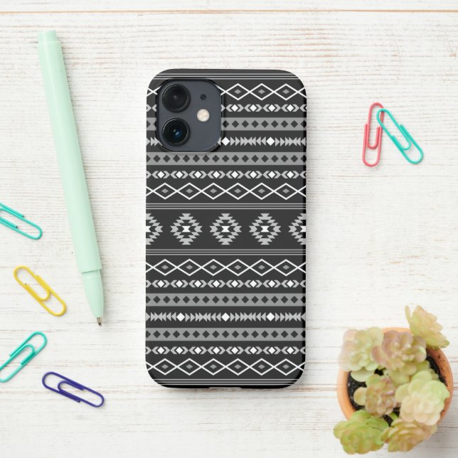 Aztec White Gray Black Mixed Motifs Muster iPhone Hülle (Auf dem Schreibtisch)