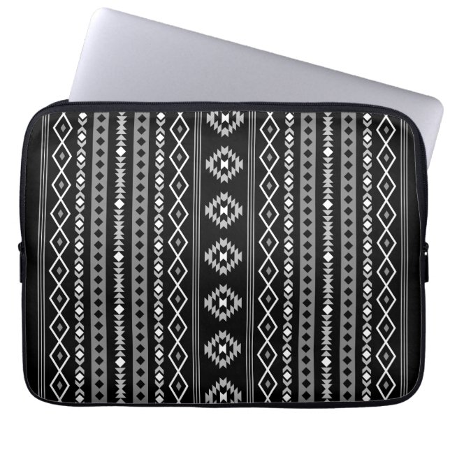 Aztec White Gray Black Mixed Motifs V Muster Laptopschutzhülle (Vorderseite)