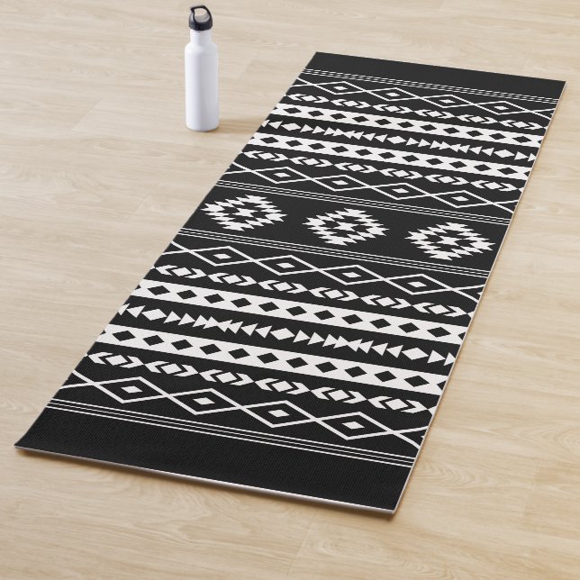 Aztec White on Black Mixed Motifs Pattern Yogamatte (Beispiel)