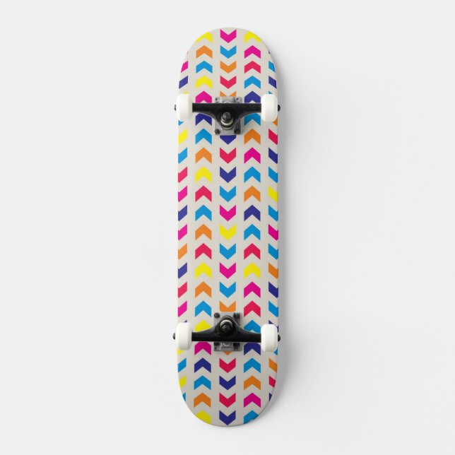 Aztekisches Zickzack buntes Skateboard (Vorderseite)