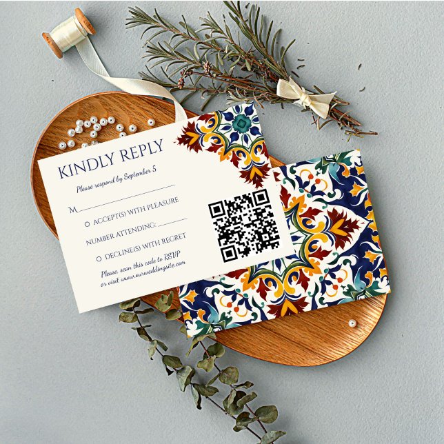Azulejo Blau RSVP Karte (Azulejo blue Portuguese tiles Mediterranean themed wedding qr RSVP Card wedding invitation suite)