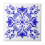 Azulejo Portugiesisches Mittelmeer Blaues Weiß A01 Fliese<br><div class="desc">Stilvoll Original Azulejo Portugiesisch Mittelmeer Traditionelles, aber dennoch Modernes Muster Keramik Fliesen blau auf einem weißen Hintergrund. Ideal für ein frisches Meeresambiente im Innendesign oder im Hintergrund. Sie können Karo machen, wie das Muster aussieht, wenn die Fliesen auf diesem Link zusammengesetzt sind: https://www.zazzle.com/azulejo_blue_white_pattern_a01_scrapbook_paper-256758419949776056</div>