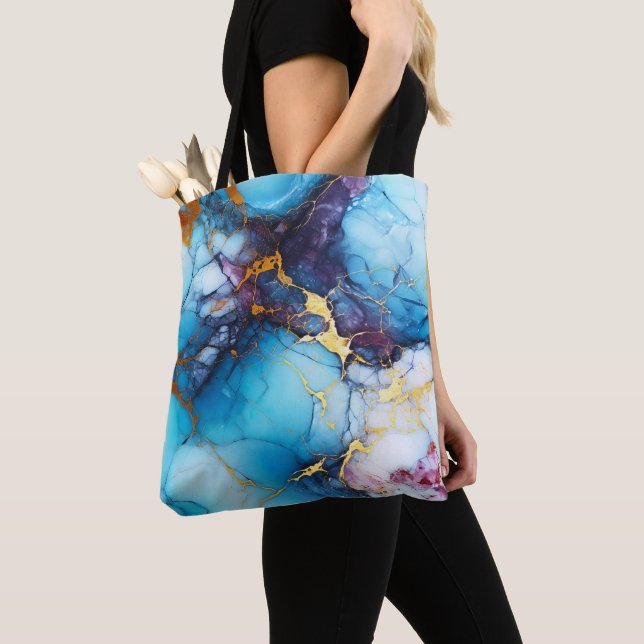 Azur- und Amethyst-Marmor mit goldenen Adern (Von Nahem)