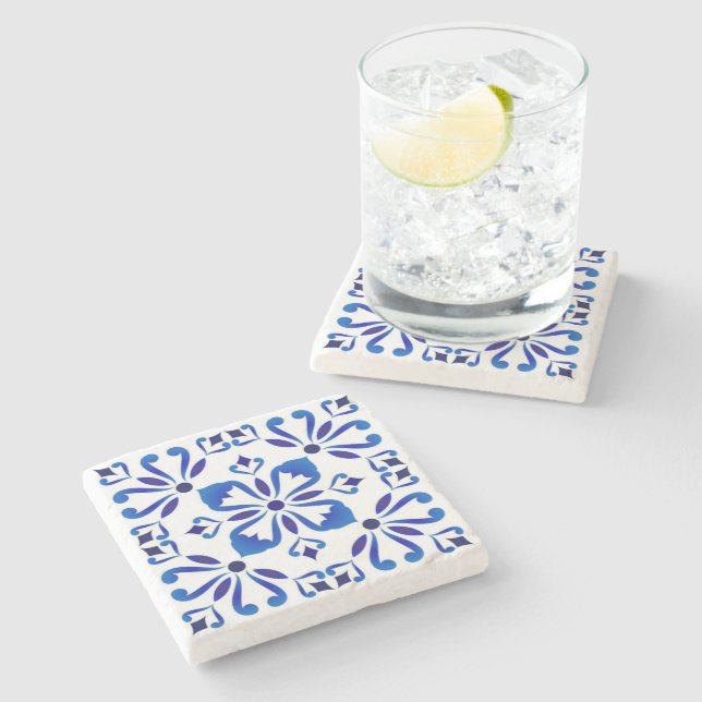 Azure Arabesque Floral Geometry Elegant Coastal Steinuntersetzer (Seitenansicht)