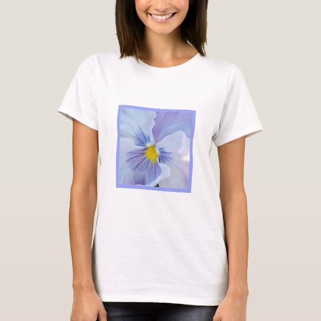 b5 Palest Blue Pansy T-Shirt (Vorderseite)