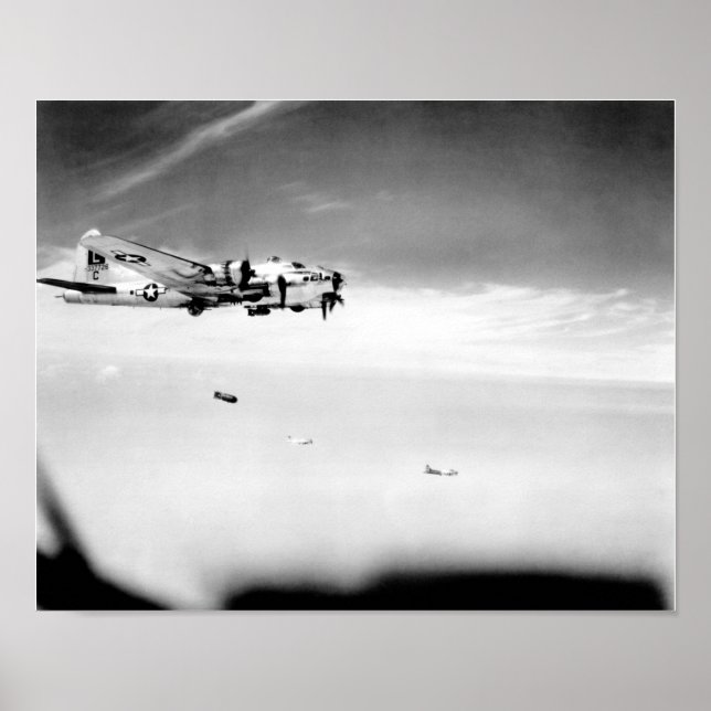 B-17 Flying Fortress Dropping Bombs Poster (Vorne)