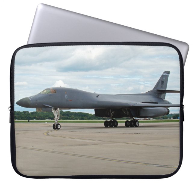 B-1B Lancer Bomber am Boden Laptopschutzhülle (Vorderseite)