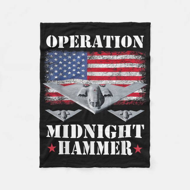 B-2-Tarnkappen-Jäger-Shirt Operation Midnight Hamm Fleecedecke (Vorderseite)