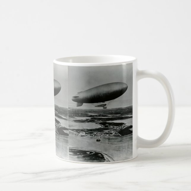 B-klasseschalldichte zelle der Marine, die über Kaffeetasse (Rechts)