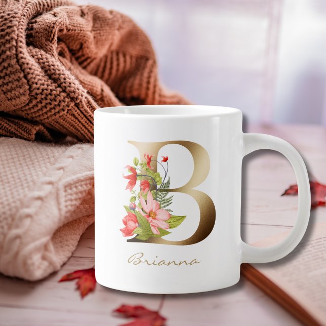 B Letter Gold Monogram | Rote Orange Grüne Blume Jumbo-Tasse (Von Creator hochgeladen)