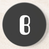 "B-", Rotes u. weißesKaromonogramm auf Weiß