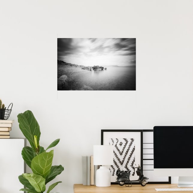 B&W lange Exposition eines Strandes in Rabac, Kroa Poster (Heimbüro)