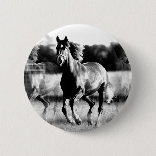 B&W Running Pferd Button