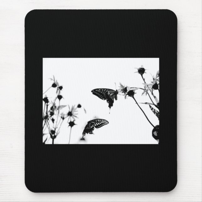 B/W Schmetterling auf Blume Mousepad (Vorne)