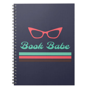 Babe mit katzenaugen Brillen und farbigen Bars buc Notizblock