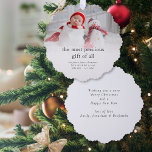 Baby 1 Christmas Birth Stats Foto Overlay Ornament Karte<br><div class="desc">Baby 1. Weihnachtsgeburt Stats Foto Overlay. Dieses handliche All-in-One-All hat Ihre Geburtsankündigung und Weihnachtswünsche zusammen mit einem Foto Ihrer neuen Ankunft mit dem wertvollsten Geschenk von allen und Geburtsstatistiken auf der Vorderseite und Ihren Gruß und Namen auf der Rückseite, bereit für Ihre Empfänger, von ihrem Baum hängen. Leicht zu personalisieren...</div>