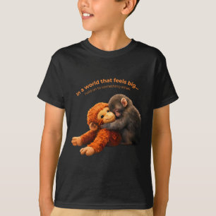 Baby-Affen-Schlag-Team schlägt festhalten an etwas T-Shirt