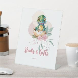 Baby Alligator schlägt Blumenbücher und Geschenke Sockelschild