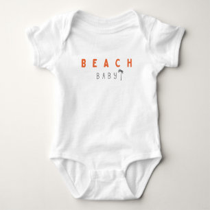 Baby am Strand. Strampler & Babybodies
