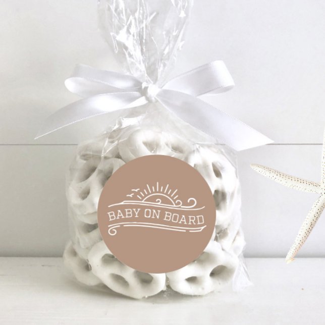 Baby an Bord Surfbrett Neutrale Babydusche Runder Aufkleber (Von Creator hochgeladen)